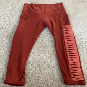 Athleta salutation 7/8 right in powervita